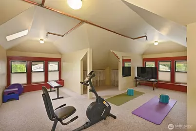 10425 E Riverside Drive, Bothell, WA 98011 - Photo 22