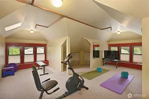 10425 E Riverside Dr, Bothell, WA 98011 - Photo 22