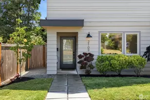 2109 NE 83rd St, Seattle, WA 98115 - Photo 2