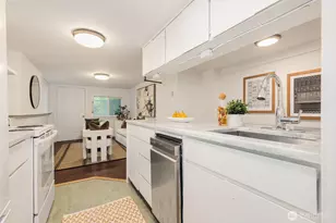 414 N 46th St, Seattle, WA 98103 - Photo 14