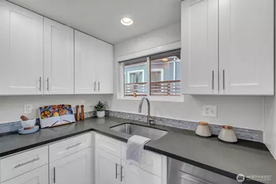 3203 35th Avenue S, Seattle, WA 98144 - Photo 12