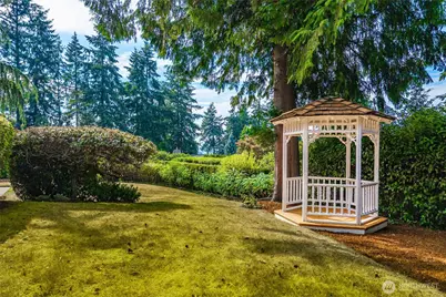9416 NE 25th Street, Clyde Hill, WA 98004 - Photo 38