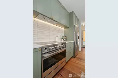 2414 Queen Anne Avenue N, Seattle, WA 98119 - Photo 14