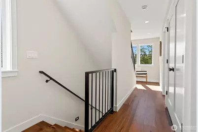2414 Queen Anne Avenue N, Seattle, WA 98119 - Photo 18