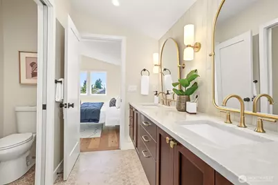 2414 Queen Anne Avenue N, Seattle, WA 98119 - Photo 20