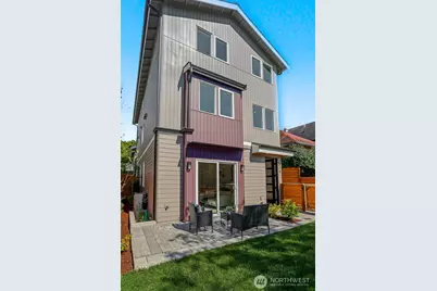 2414 Queen Anne Avenue N, Seattle, WA 98119 - Photo 2