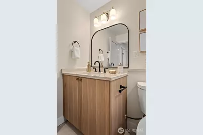 2412 Queen Anne Avenue N, Seattle, WA 98119 - Photo 22