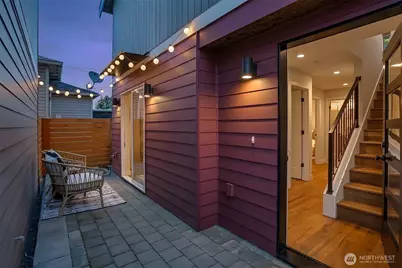 2412 Queen Anne Avenue N, Seattle, WA 98119 - Photo 2