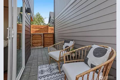 2412 Queen Anne Avenue N, Seattle, WA 98119 - Photo 26