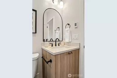 2412 Queen Anne Avenue N, Seattle, WA 98119 - Photo 14