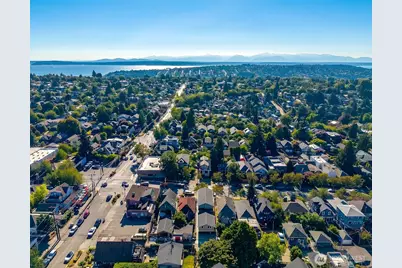 2412 Queen Anne Avenue N, Seattle, WA 98119 - Photo 32