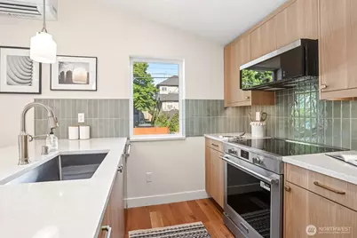 2412 Queen Anne Avenue N, Seattle, WA 98119 - Photo 10