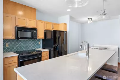 210 W Pioneer #210, Puyallup, WA 98371 - Photo 8