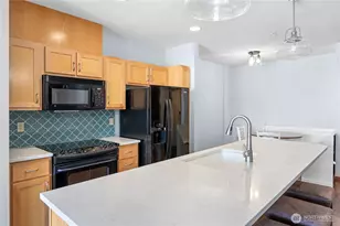 210 W Pioneer, Puyallup, WA 98371 - Photo 8