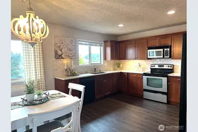 1310 River Road #13, Longview, WA 98632 - Photo 6