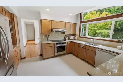 8520 Maple Lane, Edmonds, WA 98026 - Photo 8