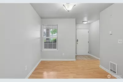 18505 SE Newport Way #B106, Issaquah, WA 98027 - Photo 6