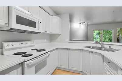 18505 SE Newport Way #B106, Issaquah, WA 98027 - Photo 20