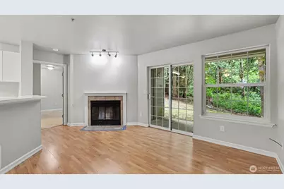 18505 SE Newport Way #B106, Issaquah, WA 98027 - Photo 8