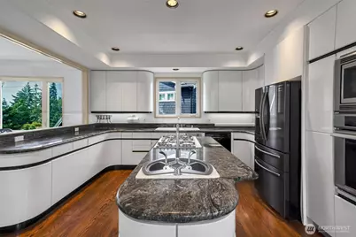 2216 70th Avenue SE, Mercer Island, WA 98040 - Photo 4