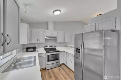 10728 211th Avenue Ct E, Bonney Lake, WA 98391 - Photo 8
