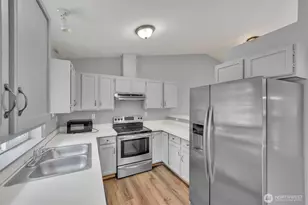 10728 211th Ave Ct E, Bonney Lake, WA 98391 - Photo 8