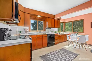 1529 NE 94th St, Seattle, WA 98115 - Photo 8