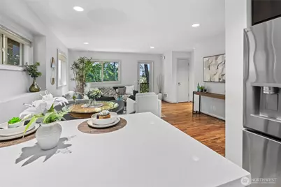 9615 Roosevelt Way NE #A, Seattle, WA 98115 - Photo 12