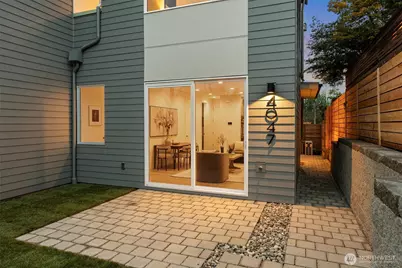 4047 44th Avenue SW, Seattle, WA 98116 - Photo 2