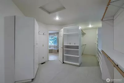 9701 SE 5th St, Bellevue, WA 98004 - Photo 20