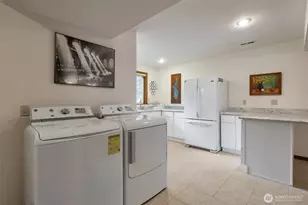 9701 SE 5th St, Bellevue, WA 98004 - Photo 32