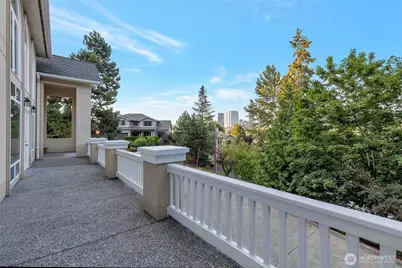 9701 SE 5th St, Bellevue, WA 98004 - Photo 38