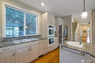 9701 SE 5th St, Bellevue, WA 98004 - Photo 10
