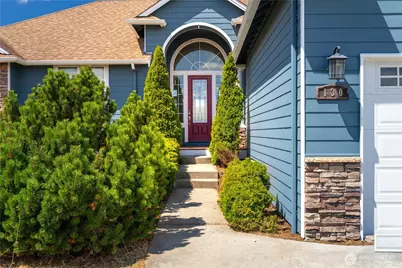 130 W Crescent Harbor Road, Oak Harbor, WA 98277 - Photo 2