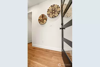 2414 Queen Anne Avenue N #B, Seattle, WA 98119 - Photo 2