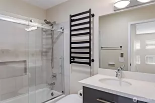11899 SE 4th Pl, Bellevue, WA 98005 - Photo 16