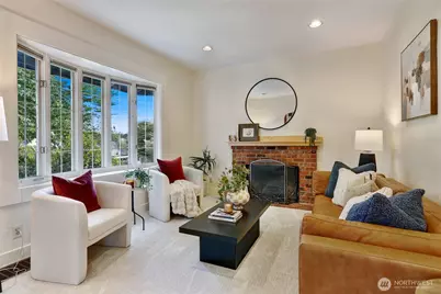 1636 N 54th Street, Seattle, WA 98103 - Photo 2