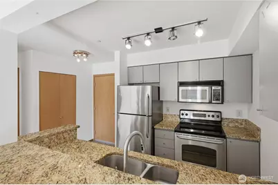 1125 E Olive Street #604, Seattle, WA 98122 - Photo 10
