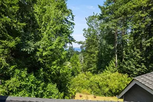 10109 NE Knight Rd, Bainbridge Island, WA 98110 - Photo 36