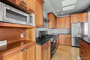 604 W Kinnear Pl, Seattle, WA 98119 - Photo 12