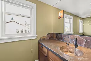 604 W Kinnear Pl, Seattle, WA 98119 - Photo 18