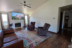 128 Berggren Rd N, Eatonville, WA 98328 - Photo 4