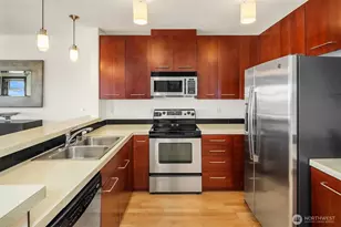 655 Crockett St, Seattle, WA 98109 - Photo 4