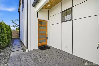5948 18 Avenue SW #2, Seattle, WA 98106 - Photo 2