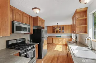 11617 7th Ave SW, Seattle, WA 98146 - Photo 4