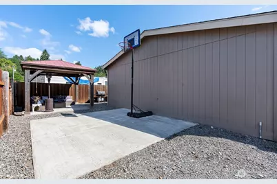 102 N Diamond Street, Centralia, WA 98531 - Photo 24