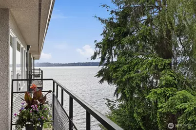 6201 Lake Washington Blvd NE #307, Kirkland, WA 98033 - Photo 2