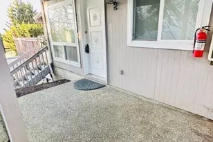 11211 NE 68th St, Kirkland, WA 98033 - Photo 2