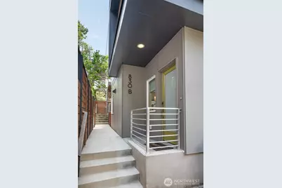 830 B 16th Ave, Seattle, WA 98122 - Photo 2