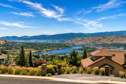 101 Mountain Brook Lane E, Wenatchee, WA 98801 - Photo 2